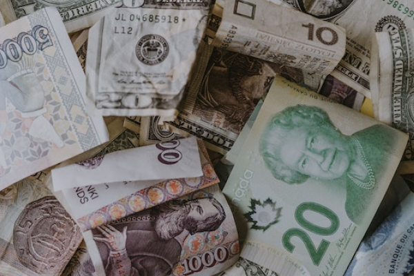 Receive money in any currency with no fees